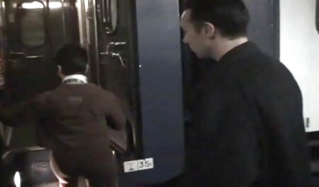 Brünette in Strümpfen und frei deutsche pornos Strumpfgürtel ficken