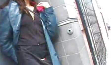 Reife Rothaarige nimmt zwei zusammen in ihre Muschi deutsche pornofilm kostenlos